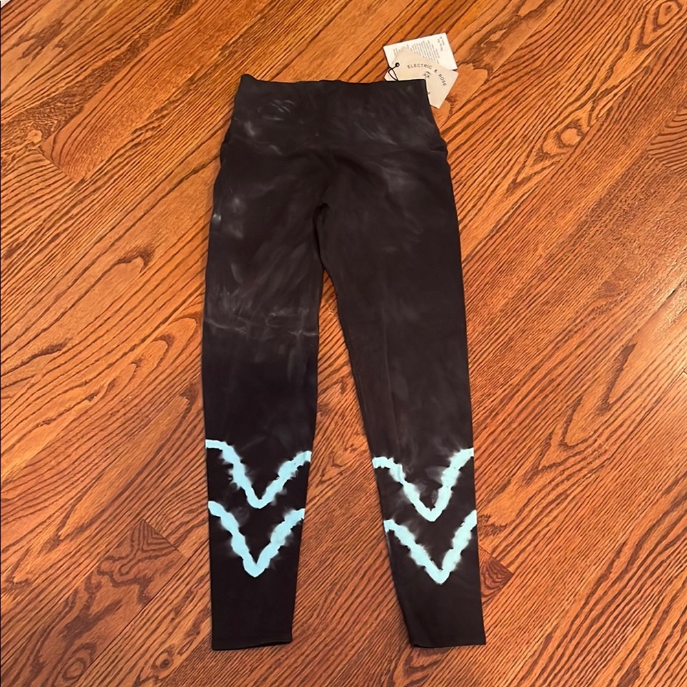 *NWT Electric and Rose tie dye Leggings with Blue Design